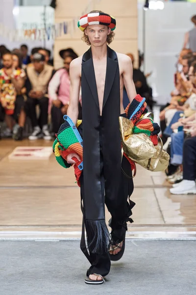 Look 15